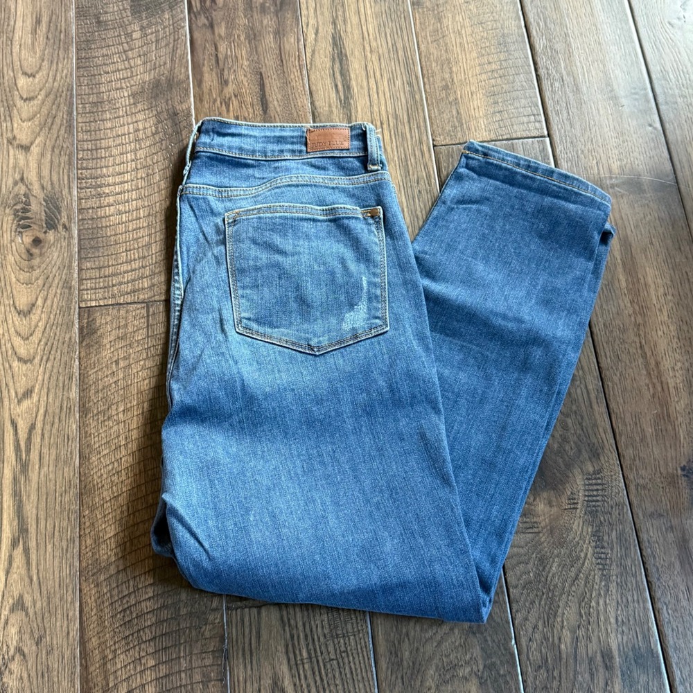 Judy Blue Relaxed Fit Distressed Medium Wash Denim Jeans JB82251DK Size 13/31
